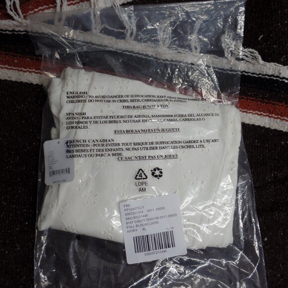 Free People EYELET Full Bloom Capris NWT NIP IVORY - Picture 7 of 7